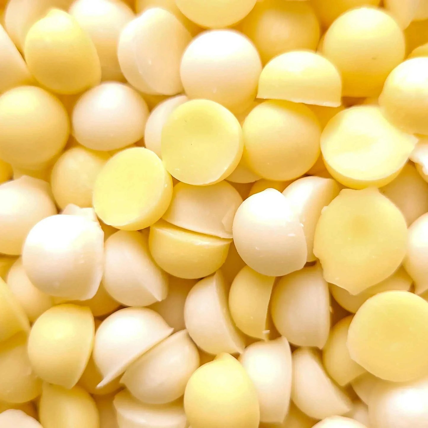 Vegan-friendly Glow waxmelts with grapefruit, chamomile, and sandalwood aroma.
