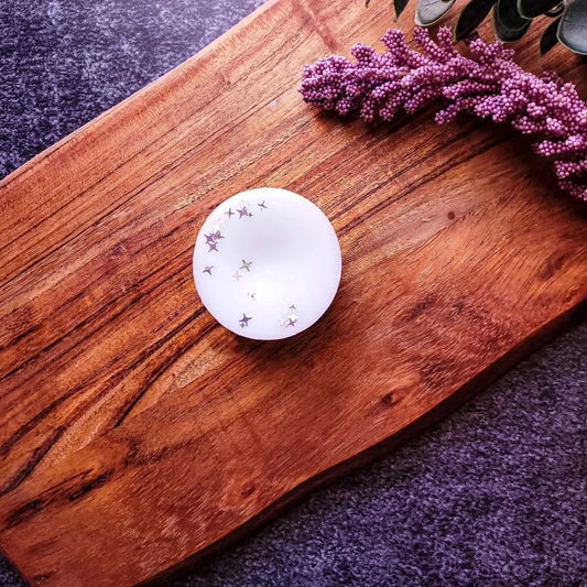 Dream Waxmelt on wooden surface with lavender decoration, vegan-friendly soy wax, tranquil scent.