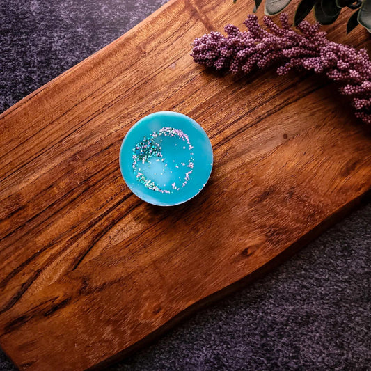 Ocean Mist Waxmelt on wooden surface with decorative lavender accents.