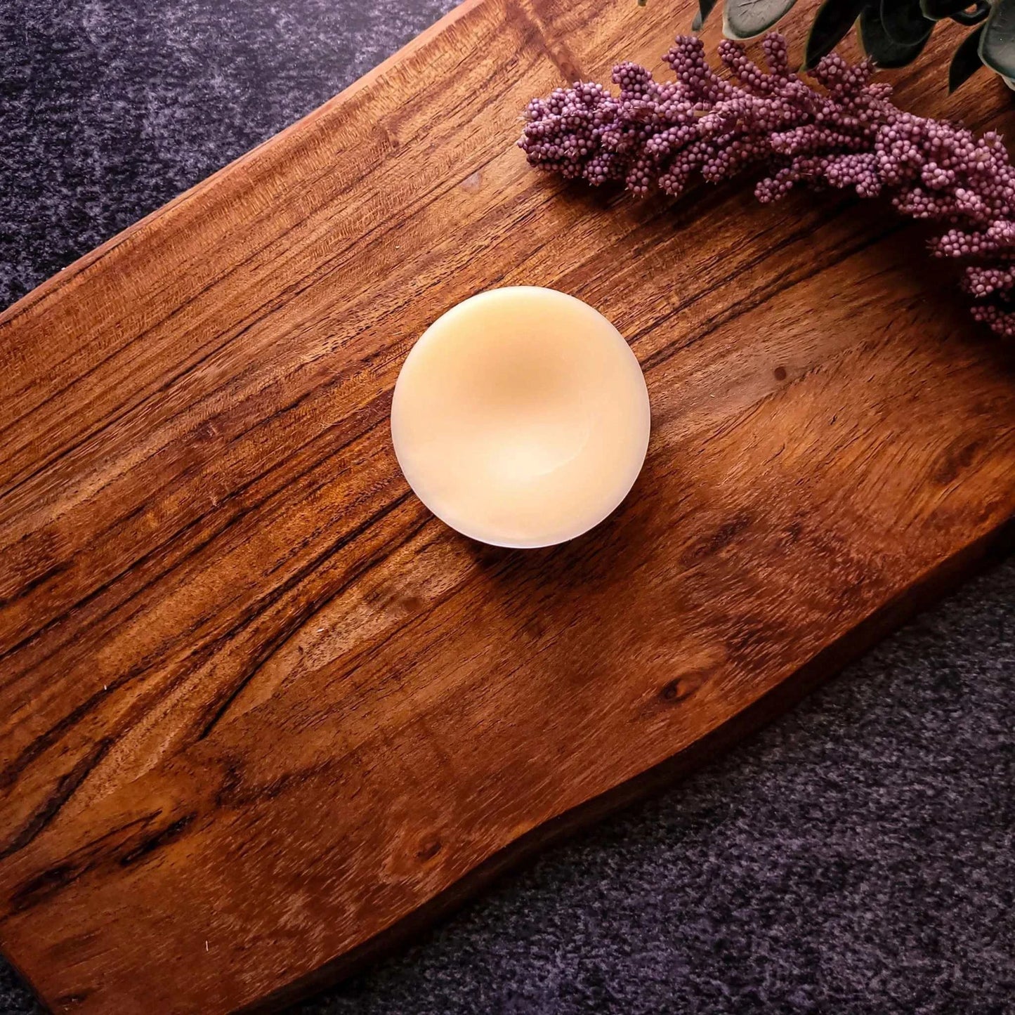 Sugar Cookie Waxmelt on wooden board with decorative flowers.