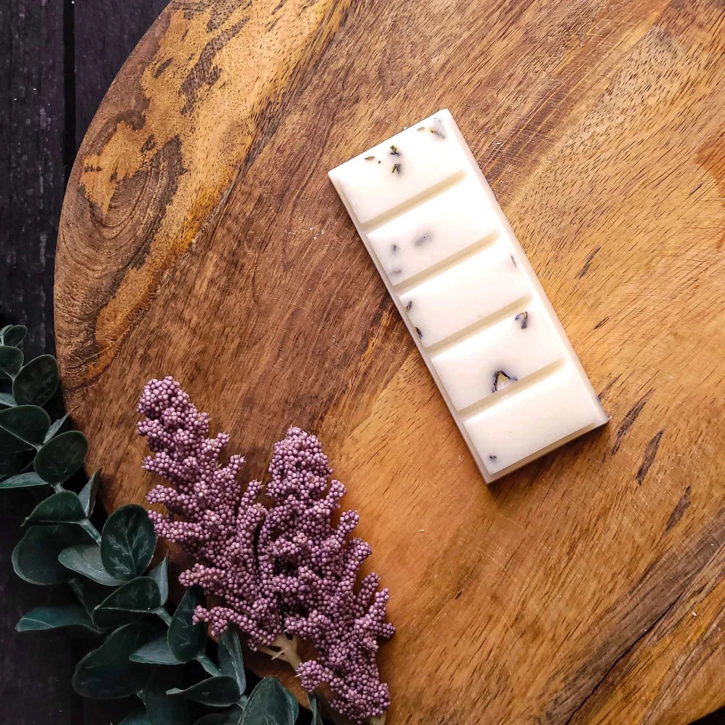 White Tea & Lavender Waxmelt with notes of bergamot, jasmine, and lavender on wooden background. Vegan-friendly soy wax blend.