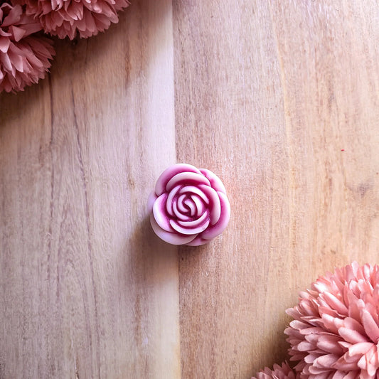 Valentine Rose Wax Melt with pink pepper, rose, and patchouli fragrance in rose shape, perfect for gifting.